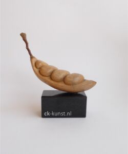 Beeldje zwarte boon van speksteen